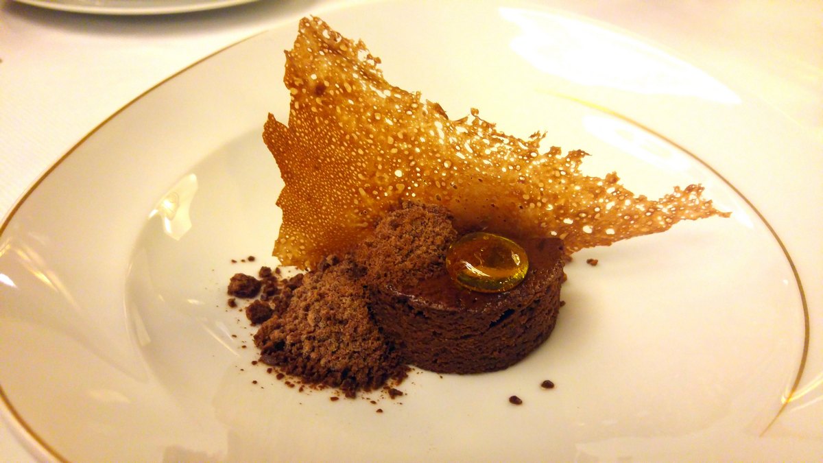 מסעדת לה רג'נס כשרה במלון קינג דיויד מוס שוקולד קציפת שוקולד וקפוצינו סוכריית שמן זית
