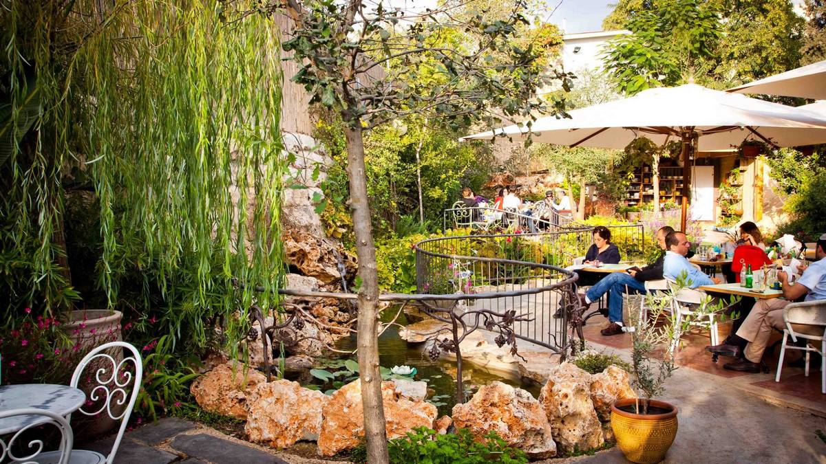 דרך הגפן מסעדה כשרה בית קפה כשר בבית זית ליד ירושלים הגינה