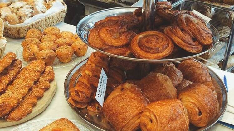 לחם וחברים בית קפה כשר בתל אביב מאפים צרפתיים