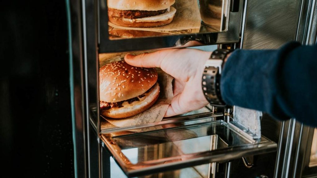ההמבורגר האוטומטי הראשון בישראל